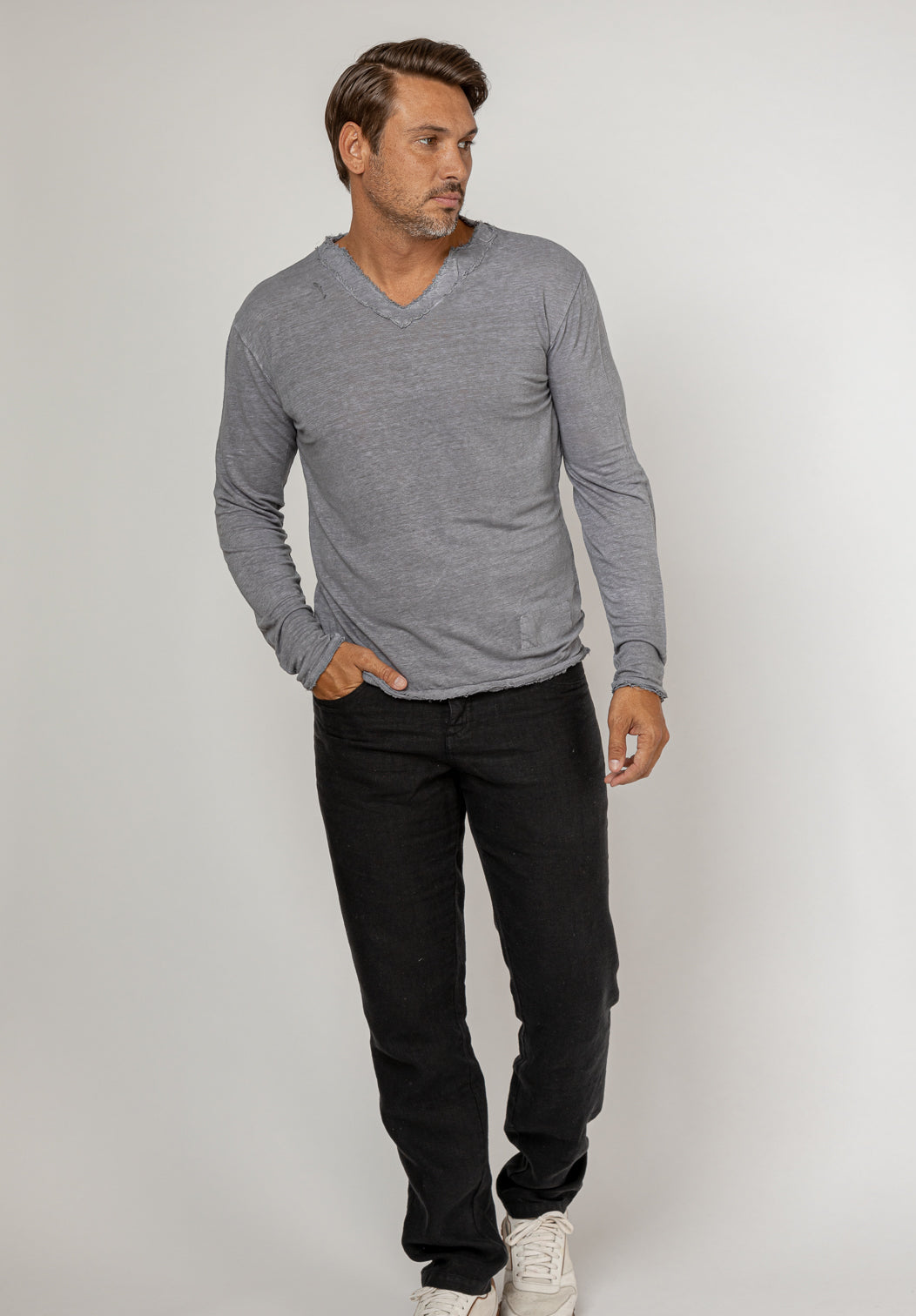 Jersey Linen Fitted Long Sleeve V-Neck T-Shirt in gray 3